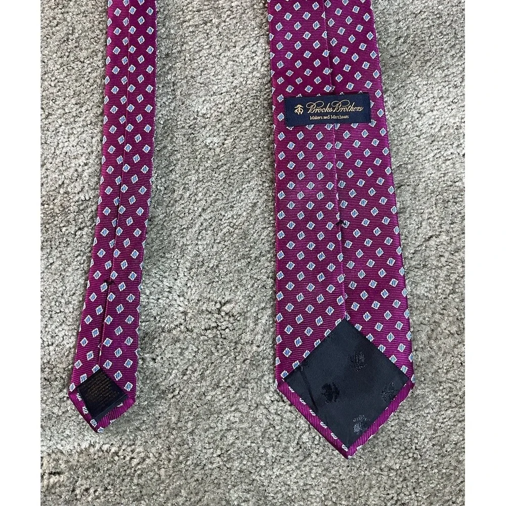Brooks‎ Brothers Silk Tie Mens Magenta Purple Blue Geometric Diamond Pattern